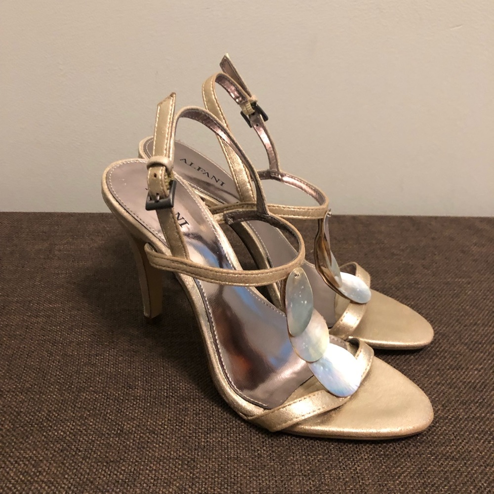 Alfani Shell Distressed Gold Sandals Heels 5.5